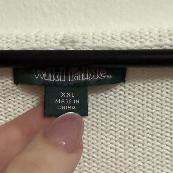 Wild Fable Cream Sweatshirt with Blue Star Design - Picture 3 of 4